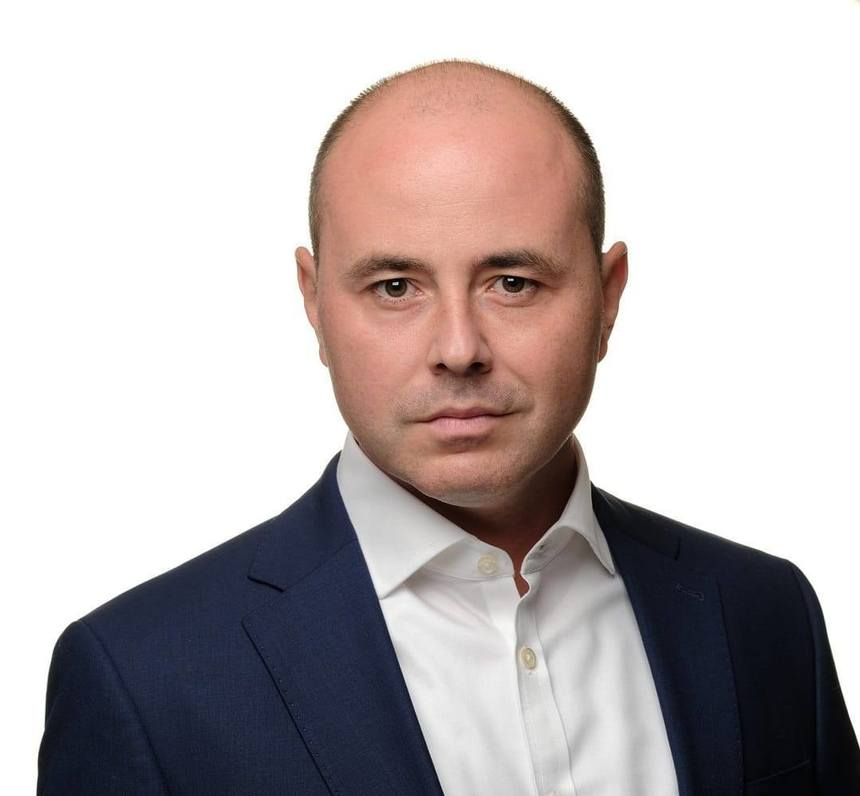 Deputatul Alexandru Muraru a sesizat ministrul de Interne şi procurorul general, după ce la o biserică din Vaslui i s-au adus elogii mareşalului Antonescu