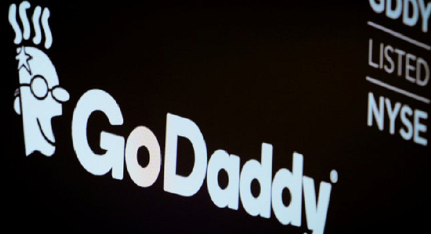 Cea mai mare întreprindere din lume de gestionare a numelor domeniilor pe Internet, compania americană GoDaddy din Arizona, îşi cere scuze după ce îşi testează siguranţa informatică trimiţându-le angajaţilor e-mailuri phishing în care le promite o primă de Crăciun