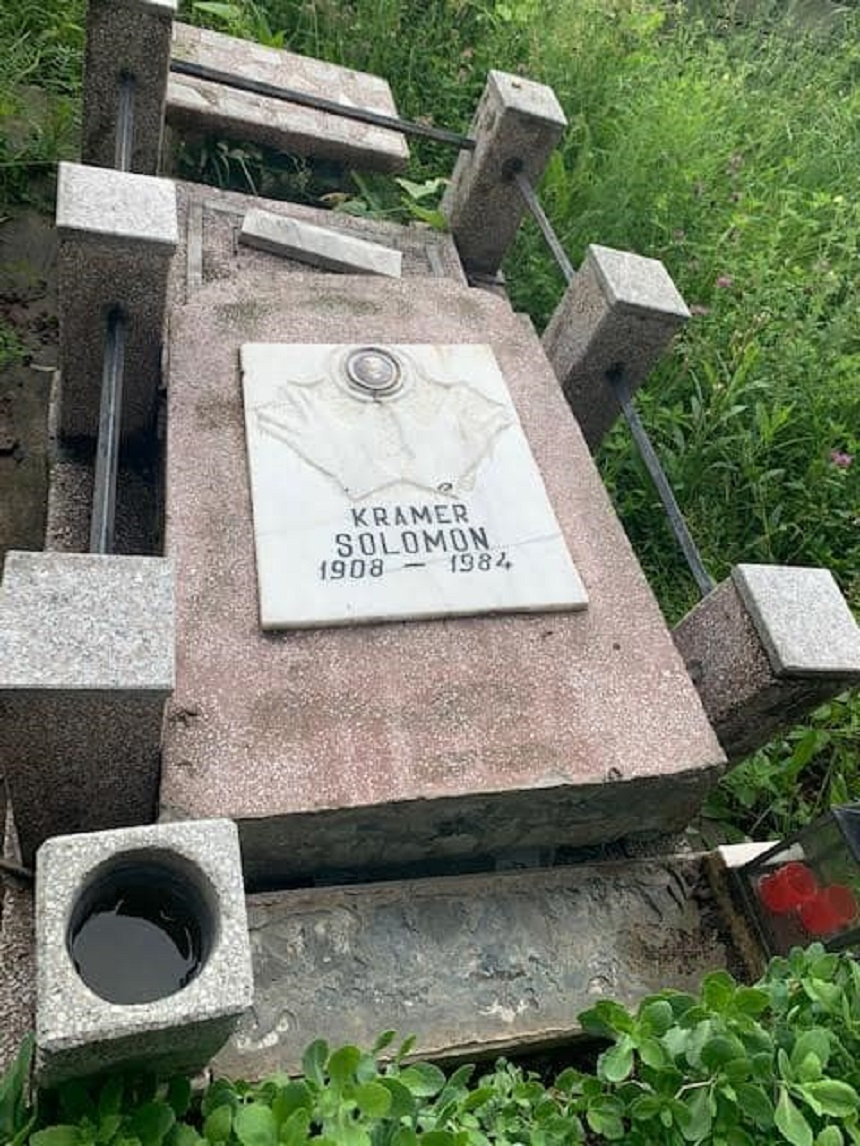 Anchetă a Poliţiei după ce morminte din cimitirul evreiesc din Ploieşti au fost vandalizate