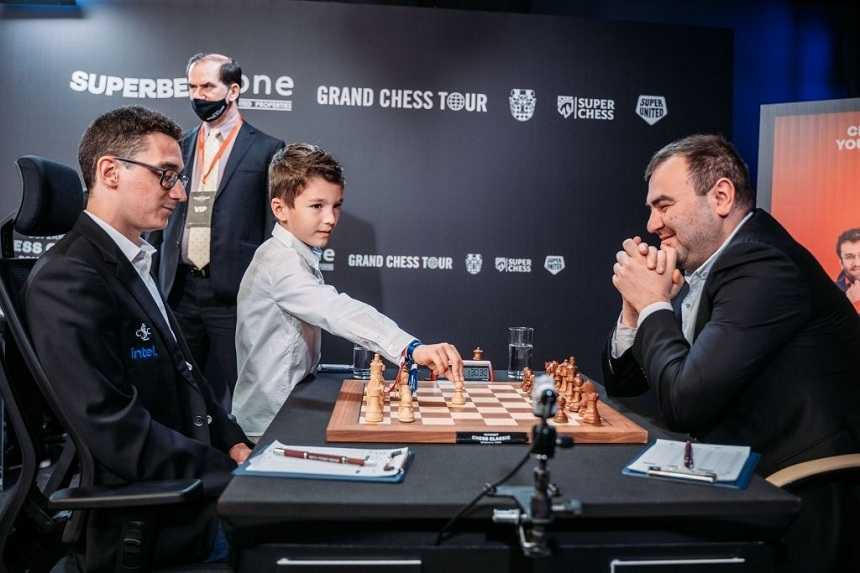 Superbet Chess Classic – Shakhriyar Mamedyarov reuşeşte a treia victorie consecutivă şi devine liderul detaşat. Maia Morgenstern şi de Daniel Pancu, primele mutări în Runda a VIII-a