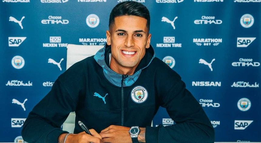 Joao Cancelo, testat pozitiv cu noul coronavirus şi înlocuit în lotul Portugaliei de Diogo Dalot