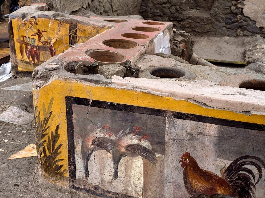 Pompei – Un thermopolium, „fast-food” antic, ornat cu motive policrome, descoperit intact – FOTO