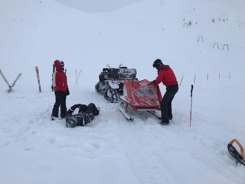 Intervenţii ale salvamontiştilor pe domeniul schiabil Sinaia în cazul unor accidente