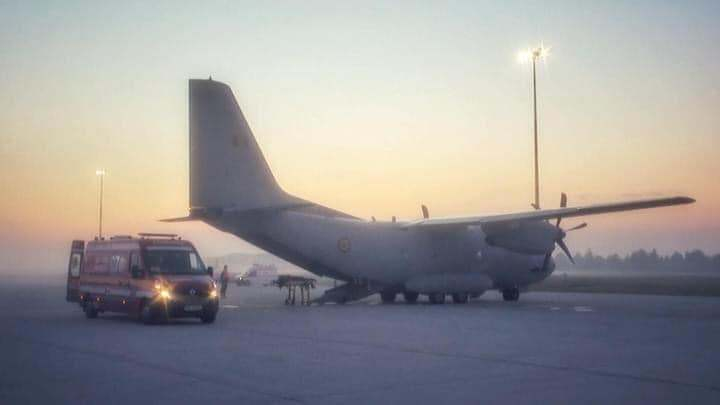 Alţi patru pacienţi cu COVID-19 aflaţi în stare gravă, transportaţi cu o aeronavă a Forţelor Aeriene Române din Bucureşti la spitale din Moldova