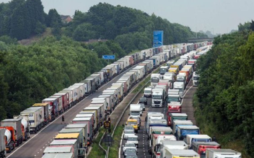 ​
Protest al transportatorilor pe mai multe artere din ţară – Camioanele vor cirula cu viteze reduse, circulaţia fiind îngreunată