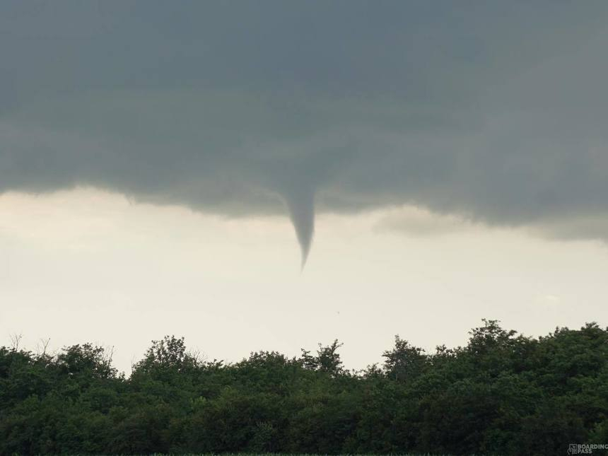 DSU a emis o alertă de cod roşu în Ilfov / O tornadă formată în judeţ a putut fi vizibilă şi în Bucureşti – FOTO