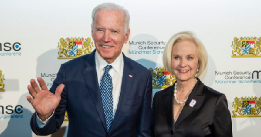 Biden o nominalizează pe văduva lui John McCain, Cindy McCain, la Organizaţia ONU pentru Alimentaţie şi Agricultură