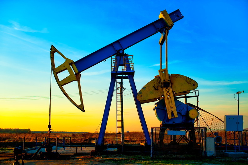 Preţurile petrolului au închis joi aproape de maximele ultimilor trei ani