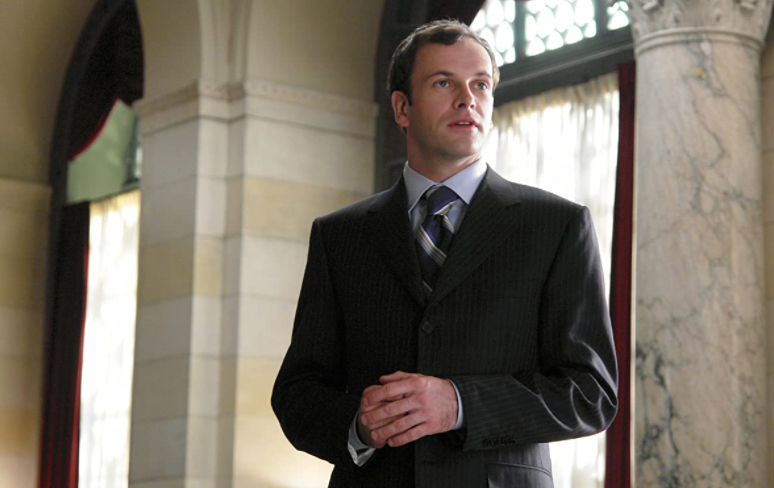 Jonny Lee Miller va fi prim-ministrul John Major în serialul „The Crown”