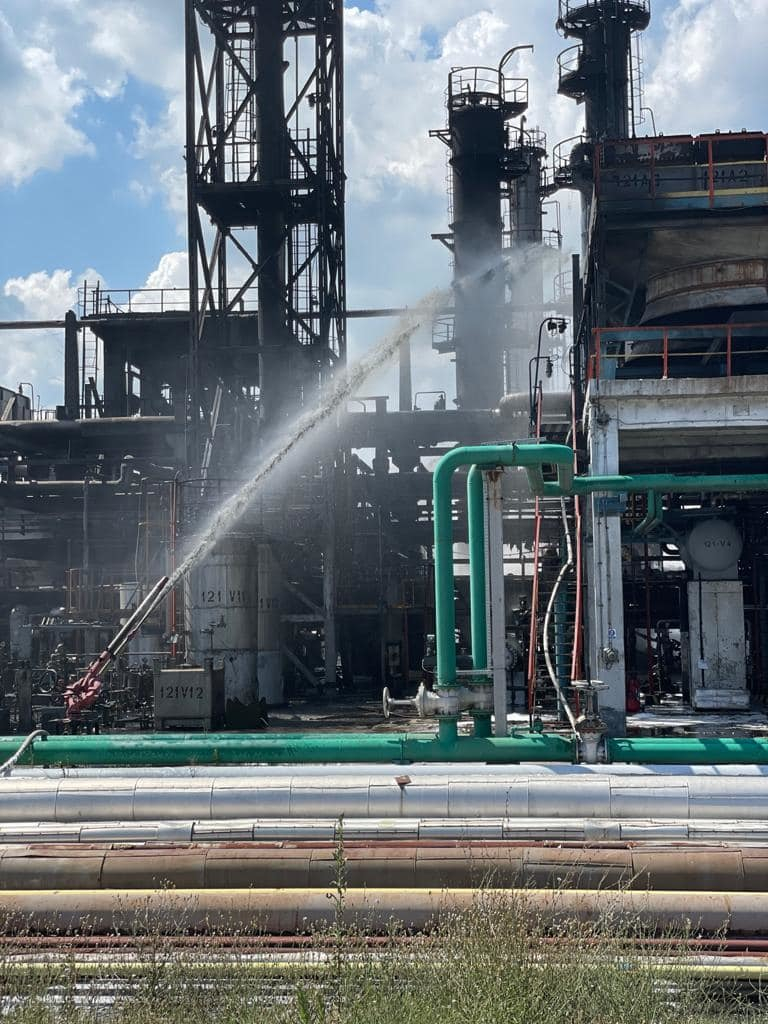 Explozie şi incendiu la Rafinăria Petromidia – KMG International: Incidentul a fost neutralizat şi nu există în acest moment niciun alt risc / Compania analizează posibilitatea trasferării răniţilor în străinătate