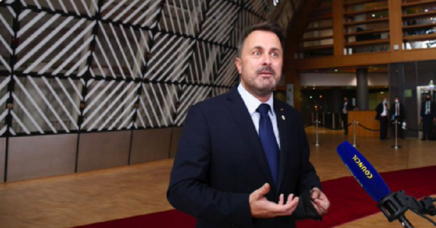 Premierul luxemburghez Xavier Bettel, în stare ”gravă, dar stabilă”; internarea, prelungită cu două-patru zile; ”repiră greu, dar nu este intubat”; semnătura premierului, primită prin delegare de către ministrul Finanţelor Pierre Gramegna