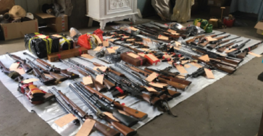 Jandarmeria franceză confiscă 1.200 de arme de în regiunile pariziană şi lyoneză