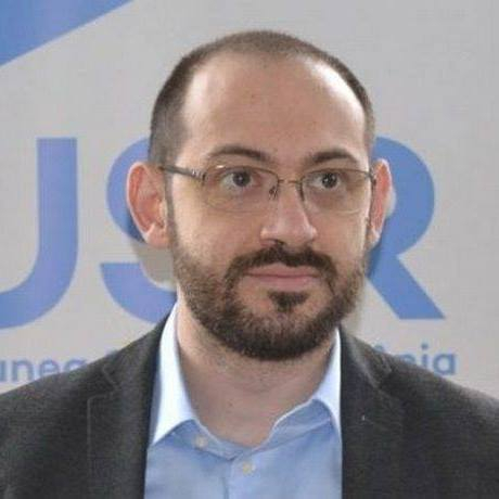 Tudor Benga (USR PLUS): Dacă premierul vrea să aibă o surpriză la următoarea moţiune de cenzură, atunci atunci jucatul cu focul pe lângă tema Roşia Montană s-ar putea să fie calea