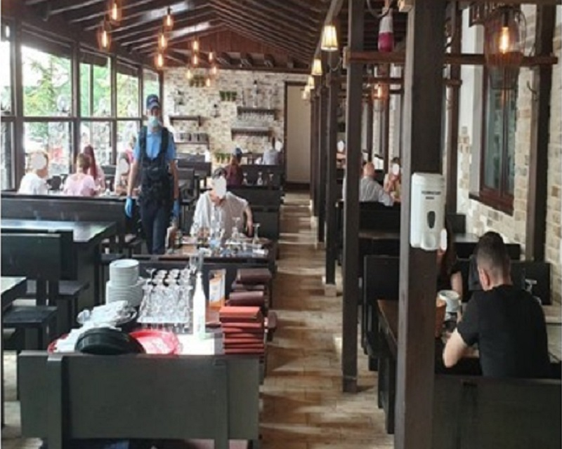 Restaurantele şi cafenelele din Iaşi vor putea servi şi în interior, începând de joi, în limita a 30% din locuri