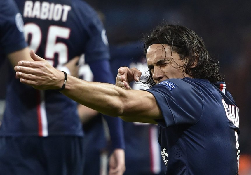 Cavani a fost suspendat trei jocuri şi amendat pentru un mesaj “jignitor, abuziv şi nepotrivit” din social media