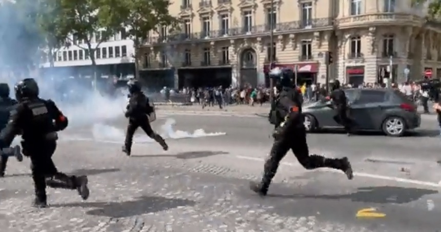 Mii de persoane au manifestat în Franţa faţă de „dictatura sanitară” – VIDEO