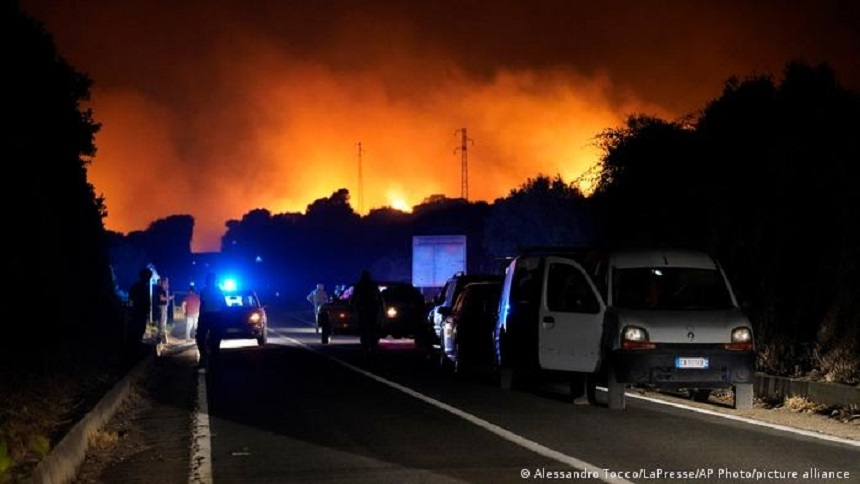 Italia a cerut statelor europene să trimită avioane pentru a ajuta la stingerea incendiilor care au cuprins părţi din Sardinia