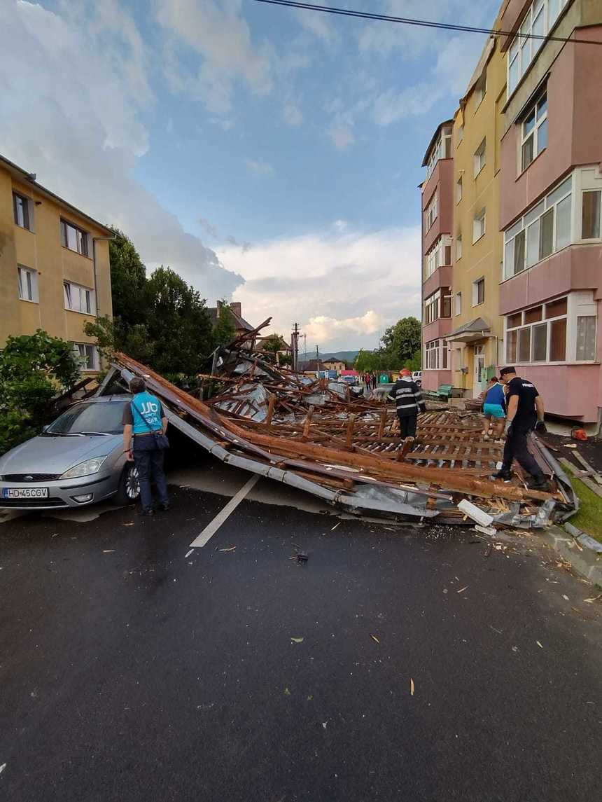 Cîţu, întrebat dacă este mulţumit de intervenţia după furtuni: Nu pot să mă pronunţ / Despre accidentul de la Feteşti: Mi se pare anormal să avem astfel de situaţii, iar un şef de la CFR Călători sau un director să spună că soluţia vine din altă parte