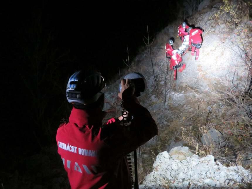 Salvamont: 16 apeluri de urgenţă, primite în ultimele 24 de ore/ În urma intervenţiilor, 11 persoane au fost predate la Ambulanţă sau SMURD pentru a fi duse la spital şi o alta la Medicină Legală