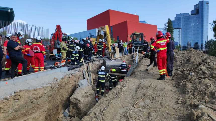 Poliţiştii şi Parchetul de pe lângă Judecătoria Sectorului 3 fac cercetări în cazul accidentul de pe şantierul de lângă Biblioteca Naţională, soldat cu moartea a doi muncitori şi rănirea altor patru