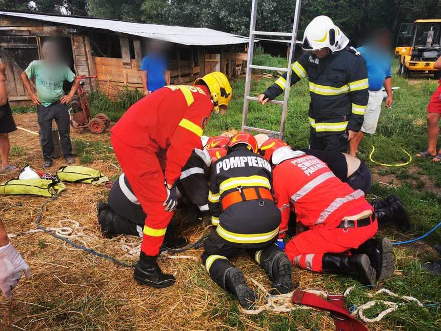 Suceava: Doi bărbaţi care curăţau o fântână s-au intoxicat cu monoxid de carbon, la o adâncime de 5-6 metri / Unul dintre bărbaţi nu a putut fi salvat