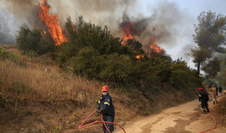 Incendii în Grecia – Insula Evia, în flăcări. 55 de focare active – VIDEO