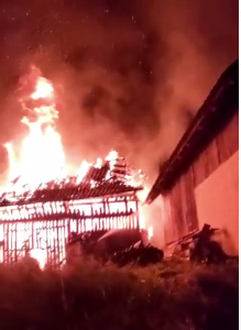 Suceava: Incendiile din comuna Cornu Luncii au fost provocate de un bărbat de 27 de ani cu tulburări psihice / Bărbatul, internat în spital