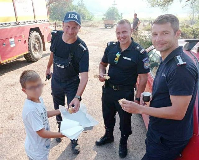 Pompierii care au participat la misiunile de stingere a incendiilor din Grecia, înaintaţi în grad – VIDEO