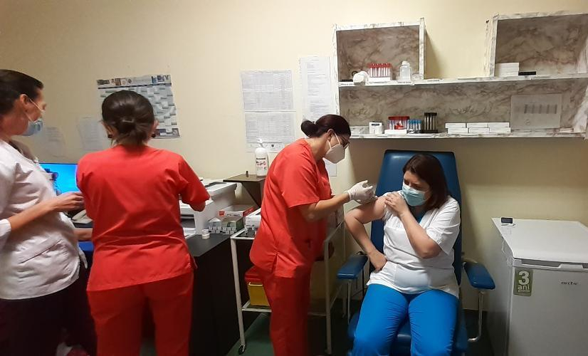 Campania de vaccinare a început în toate unităţile sanitare ale MApN