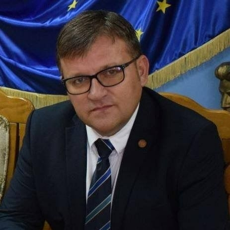 Marius Budăi: Asta e culmea tupeului! Ministrul Muncii cere şefului său de partid, Orban, să urgenteze legea consumatorului vulnerabil, după ce PSD cere sesiune parlamentară extraordinară de două luni pentru adoptarea legii