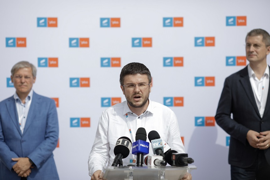 Irineu Darău, candidat şa şefia USR PLUS: Suntem datori să ne recuperăm proiectul din mâinile unor găşti acaparatoare conduse sau girate de Barna şi Cioloş care zi de zi închistează guvernarea internă în clientelism şi autoritarism