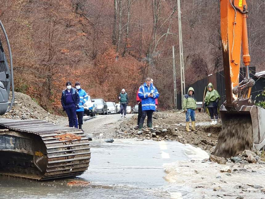 Echipele de la Apele Române intervin pe râurile Motru (Mehedinţi) şi Lotru (Vâlcea), unde cotele de pericol se menţin – FOTO, VIDEO