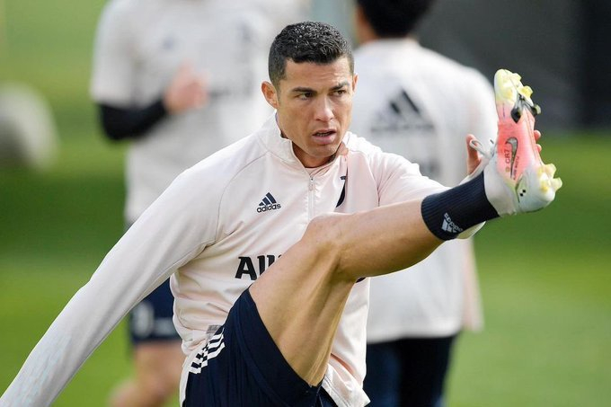 C.Ronaldo a devenit jucătorul cu cele mai multe goluri marcate la echipa naţională din toate timpurile/ Ronaldo: „Acest record îmi aparţine şi este unic”