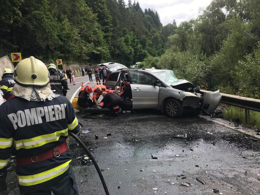 Mureş: Accident cu 13 victime pe DN 15, unde o maşină şi un microbuz s-au ciocnit / Traficul în zonă este blocat