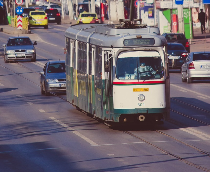 Mihai Chirica, primarul din Iaşi: În intersecţii va fi introdus un antemergător de la Poliţia Locală care să ajute la deplasarea tramvaiului/ Marius Bodea, senator USR PLUS: S-a găsit soluţia magică, de râd şi dictatorii din lumea a treia