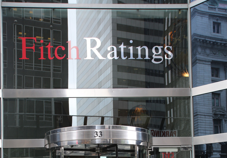 Agenţia de rating Fitch: Prăbuşirea guvernului de coaliţie al României ar putea perturba eforturile de consolidare fiscală / Aprobarea PNRR ar putea întârzia / Lipsa de progrese în implementarea reformelor, ar putea duce la rating negativ