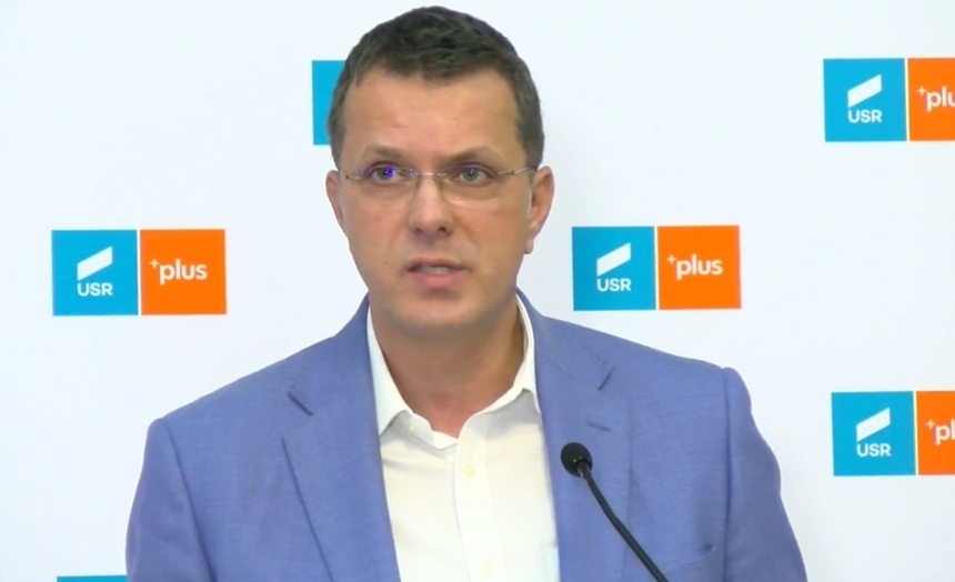 Ionuţ Moşteanu (USR-PLUS): În continuare, Marcel Ciolacu îi ţine spatele lui Cîţu şi îl ţine pe perfuzii politice la Palatul Victoria/ Au votat împreună pentru siluirea Constituţiei