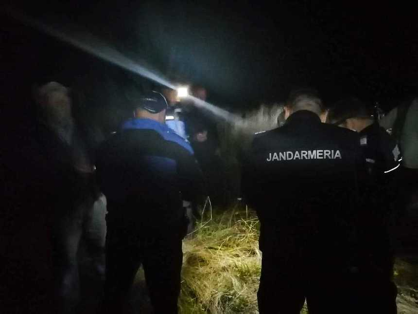 Harghita: Trei culegători de ciuperci rătăciţi pe munte, recuperaţi de jandarmi după mai bine de trei ore – FOTO, VIDEO