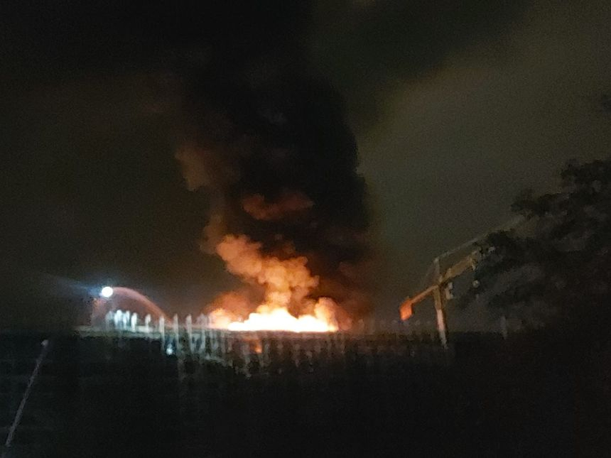 Clotilde Armand cere măsuri urgente pentru comercializarea şi utilizarea lampioanelor, afirmând că incendiul izbucnit la blocul în construcţie a pornit de la astfel de lampioane, lansate la o petrecere