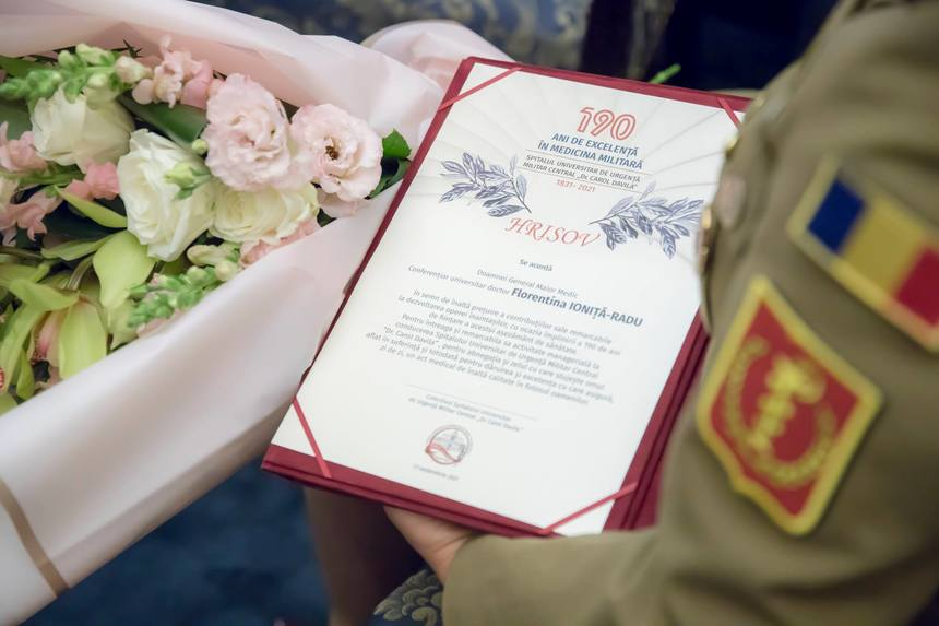 Ceremonie militară şi religioasă de înmânare a Drapelului de luptă Spitalului Universitar de Urgenţă Militar Central ”Dr. Carol Davila” / Participă preşedintele Klaus Iohannis şi premierul Florin Cîţu