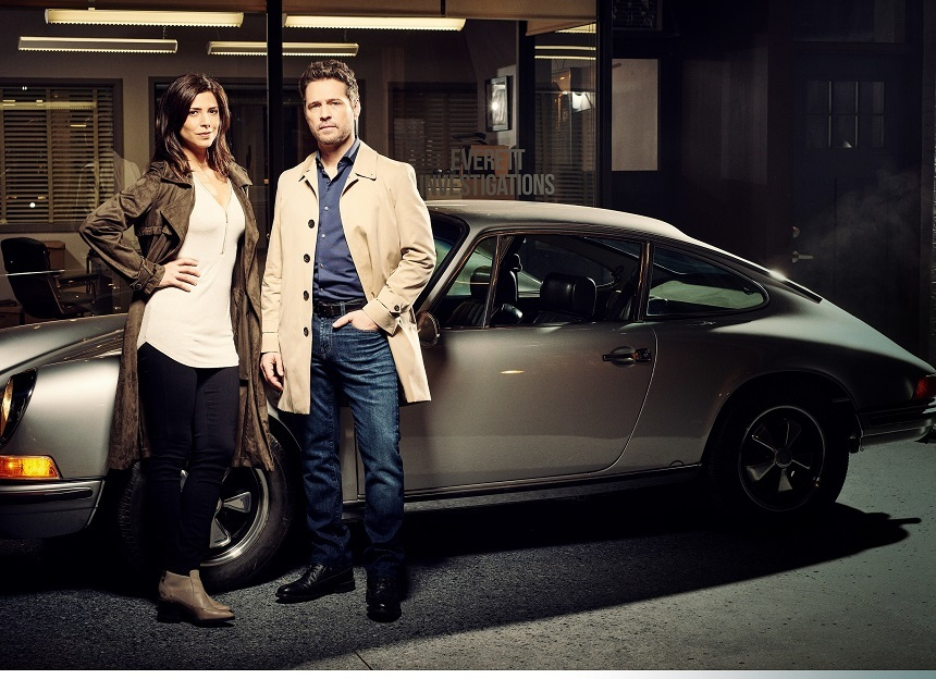 Jason Priestley şi Cindy Sampson sunt detectivi particulari în serialul de comedie şi investigaţii „Private Eyes”, difuzat de Diva