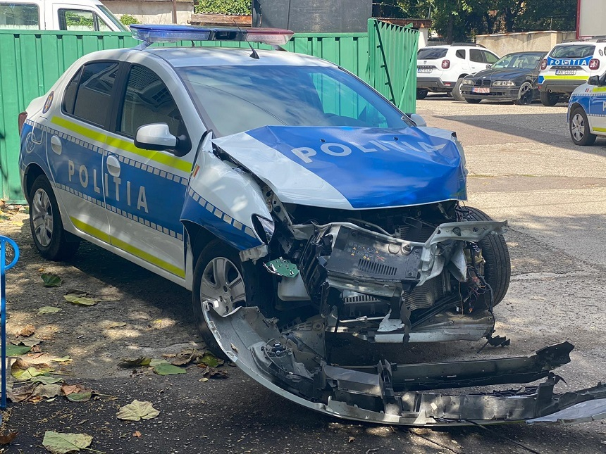 Buzău – Anchetă după ce o maşină de poliţie a fost implicată într-un accident – FOTO