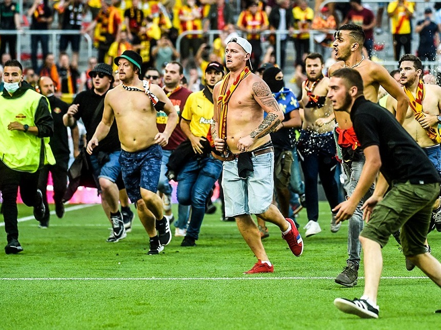 Ligue 1: Lens – Lille, scor 1-0 într-un meci marcat de incidente la pauză şi de o întrerupere de 45 de minute – VIDEO