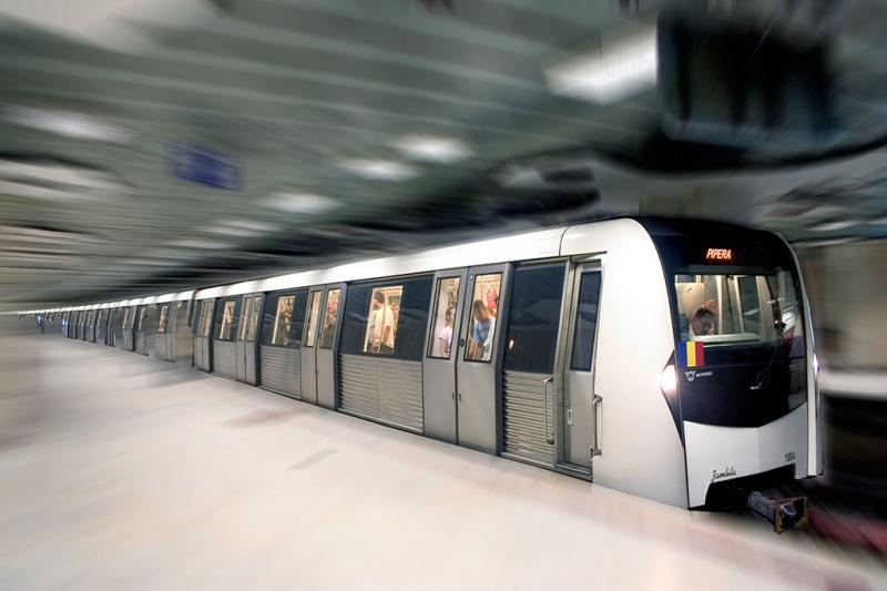 Metrorex: Este afectat iluminatul în staţia Eroii Revoluţiei, din cauza unei avarii la reţeaua de electricitate/ S-a dispus circulaţia trenurilor fără oprire în această staţie