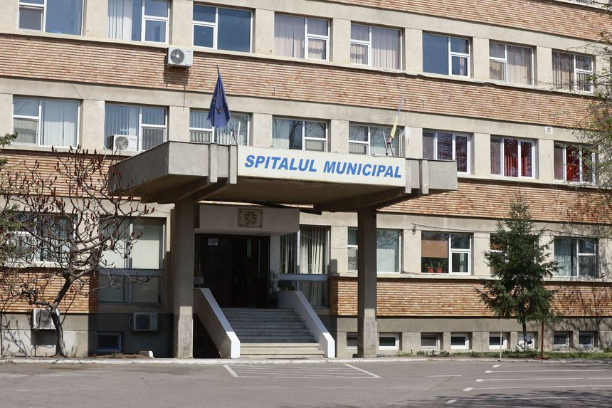 Spitalul Municipal din Râmnicu Sărat, unde sunt internaţi aproape 100 de bolnavi cu COVID, nu are în stoc trei dintre medicamentele care se folosesc în tratarea infecţiei / Senatorul Vlad Pufu îi cere ministrului Sănătăţii să trimită Corpul de control