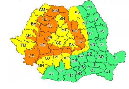 Cod galben de ploi torenţiale, descărcări electrice, vijelii, până miercuri, la munte, în Transilvania, Banat, Crişana, Maramureş, nordul Olteniei, nord-vestul Munteniei/ În zonele montane şi submontane, va fi Cod portocaliu de ploi abundente