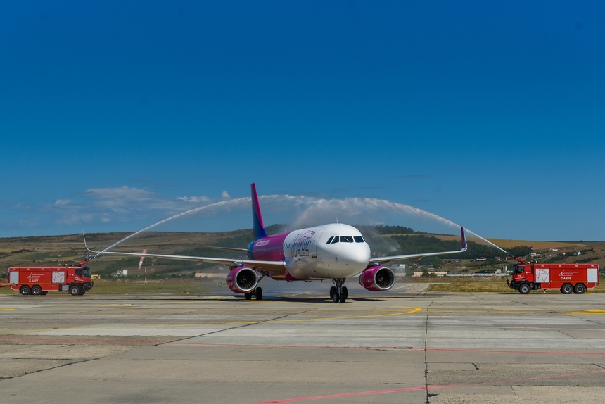 A şaptea aeronavă Wizz Air alocată bazei de pe Aeroportul Cluj-Napoca / Trei noi curse vor fi operate, către Corfu, Torino şi Napoli