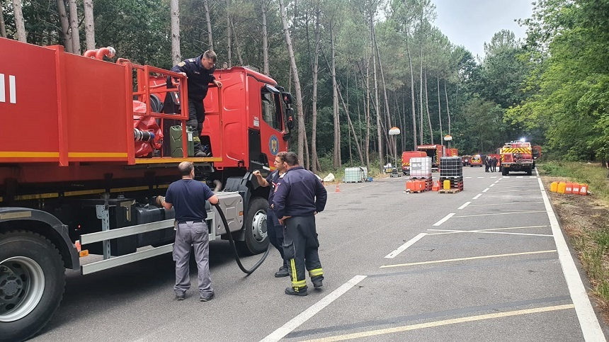 IGSU – 36 de pompieri români acţionează pentru stingerea incendiilor la sud de Bordeaux – FOTO