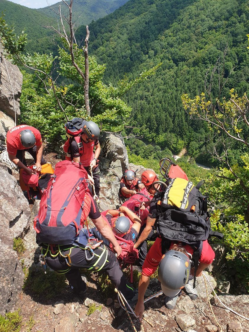 Nou apel al salvamontiştilor pentru reducerea numărului de accidente montane – ̆Împreună trebuie să conştientizăm că prevenirea accidentelor montane trebuie să fie prioritatea noastră, a tuturor / Luna august, cea mai grea, cu cele mai multe accidente