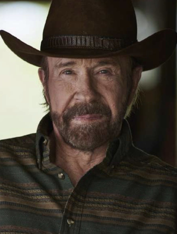 Actorul Chuck Norris a negat că s-a aflat la Capitoliu în timpul protestelor, după ce imagini cu o sosie au devenit virale: „Voi fi întotdeauna de partea legii şi ordinii” – FOTO